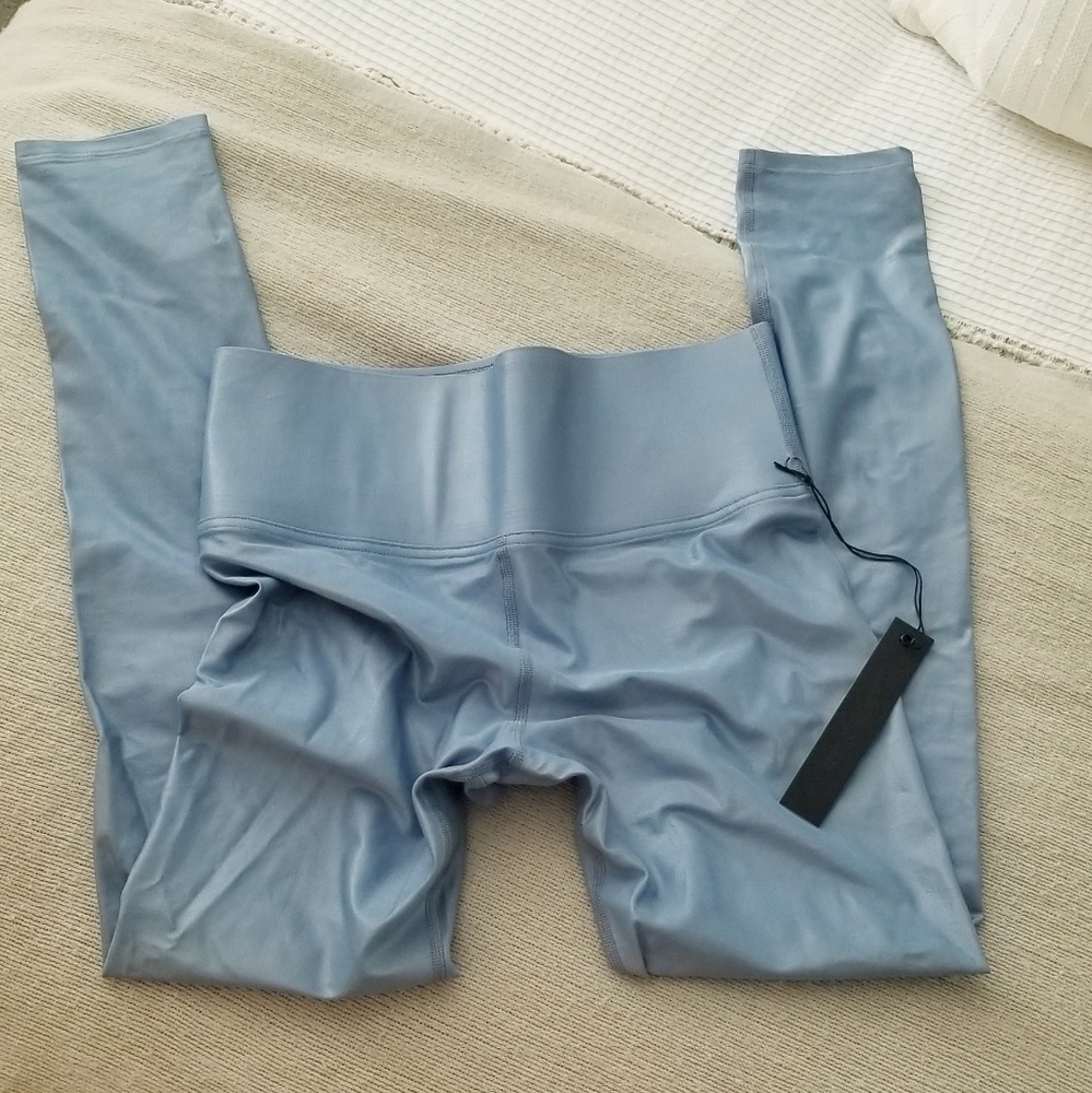 Carbon38 shiny leggings - NWT Size Medium